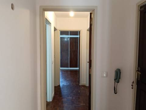 T3 junto à Av. Dias da Silva | Garagem | Zona central e tranquila de Coimbra