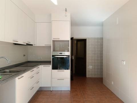 T3 junto à Av. Dias da Silva | Garagem | Zona central e tranquila de Coimbra