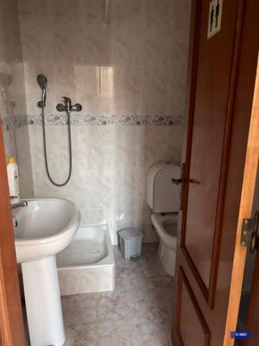 Moradia com piscina, amplos terraços e excelente potencial