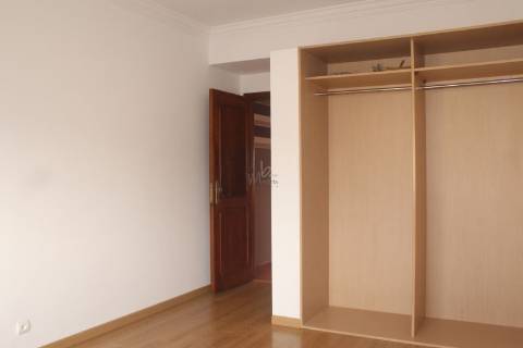 Apartamento T2 100m2, com arrecadação em Odivelas