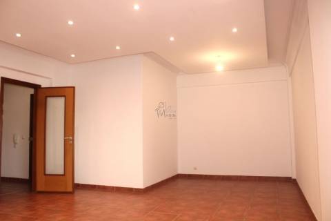 Apartamento T2 100m2, com arrecadação em Odivelas