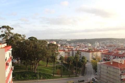 Apartamento T2 100m2, com arrecadação em Odivelas