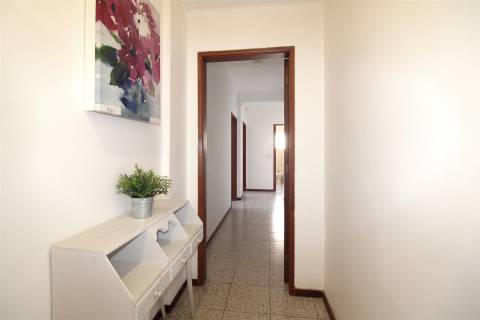 Apartamento T2 mobilado e equipado, Zona de Celas / Olivais