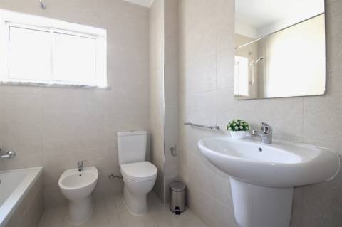 Apartamento T2 mobilado e equipado, Zona de Celas / Olivais