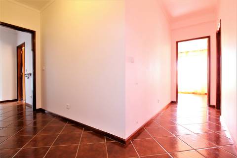 Apartamento T3 com Garagem, Granja do Ulmeiro