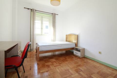 Apartamento T3 próximo Faculdade de Economia