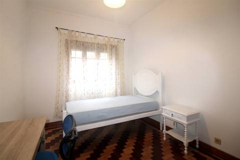 Quarto em Celas