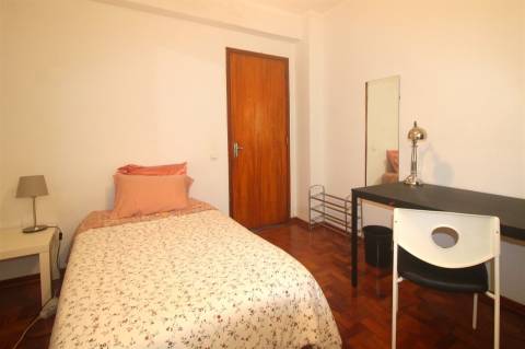 Quarto  Arrendamento em Coimbra (Sé Nova, Santa Cruz, Almedina e São Bartolomeu),Coimbra