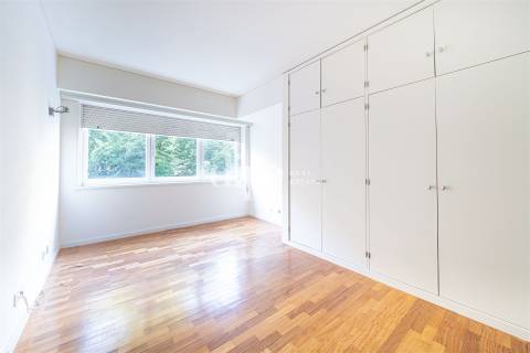 Apartamento T3+1 na Av. de Londres
