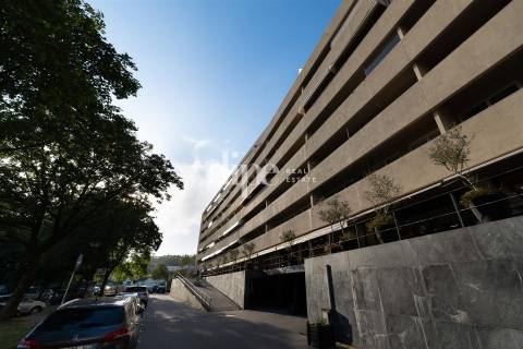 Apartamento T3+1 na Av. de Londres