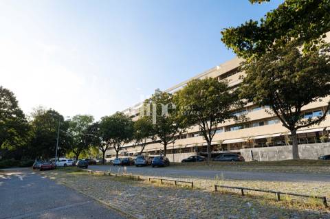 Apartamento T3+1 na Av. de Londres