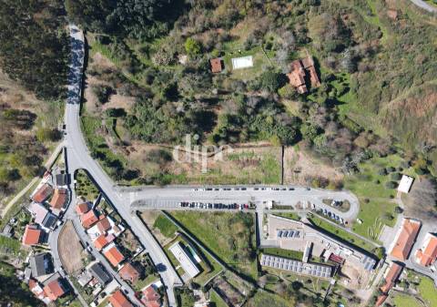 Lote de terreno com 893 m2