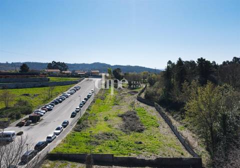 Lote de terreno com 893 m2