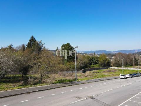Lote de terreno com 893 m2