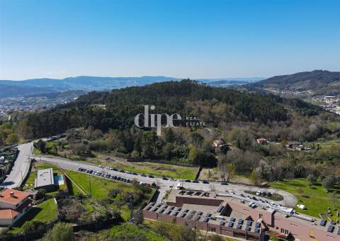 Lote para construção de habitação bifamiliar