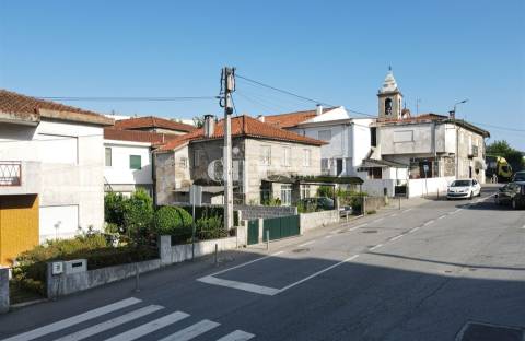 Moradia com projeto aprovado em zona ARU