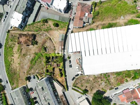 Arrendamento | Armazém de 2.434 m2 com escritório em Guimarães