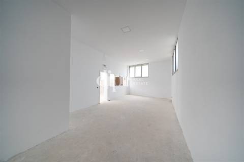 Arrendamento | Armazém de 2.434 m2 com escritório em Guimarães