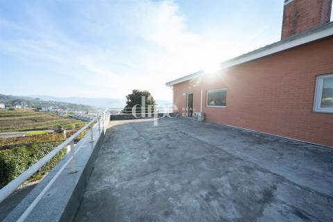 Luxuosa Moradia T4 com Piscina e Campo de ténis