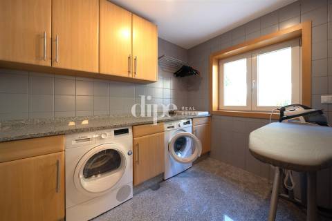 Luxuosa Moradia T4 com Piscina e Campo de ténis