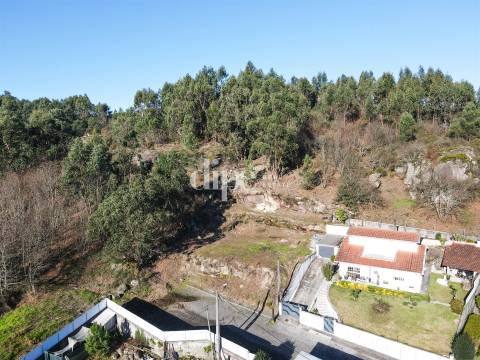Lote de terreno com 564m2 para construção em Brito