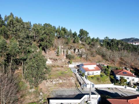 Lote de terreno com 564m2 para construção em Brito
