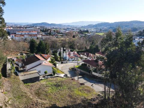 Lote de terreno com 564m2 para construção em Brito