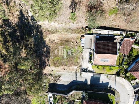 Lote de terreno com 564m2 para construção em Brito