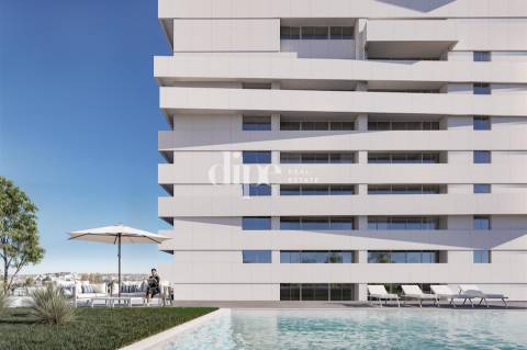 Apartamento T4 inserido no Condomínio Privado ´Stratá