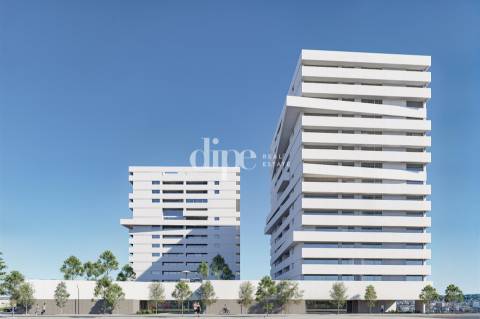 Apartamento T4 inserido no Condomínio Privado ´Stratá.