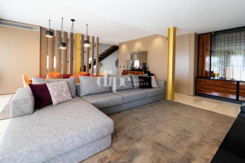 Luxuosa Moradia T3 com piscina, ginásio e jardins