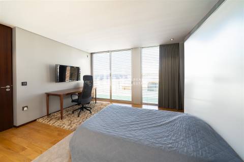 Luxuosa Moradia T3 com piscina, ginásio e jardins