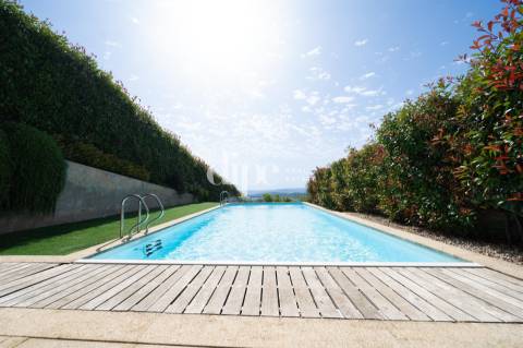 Luxuosa Moradia T3 com piscina, ginásio e jardins
