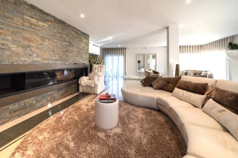 Luxuosa Moradia T3 com piscina e court de ténis