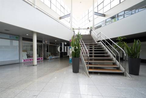Loja no Centro Comercial Triângulo