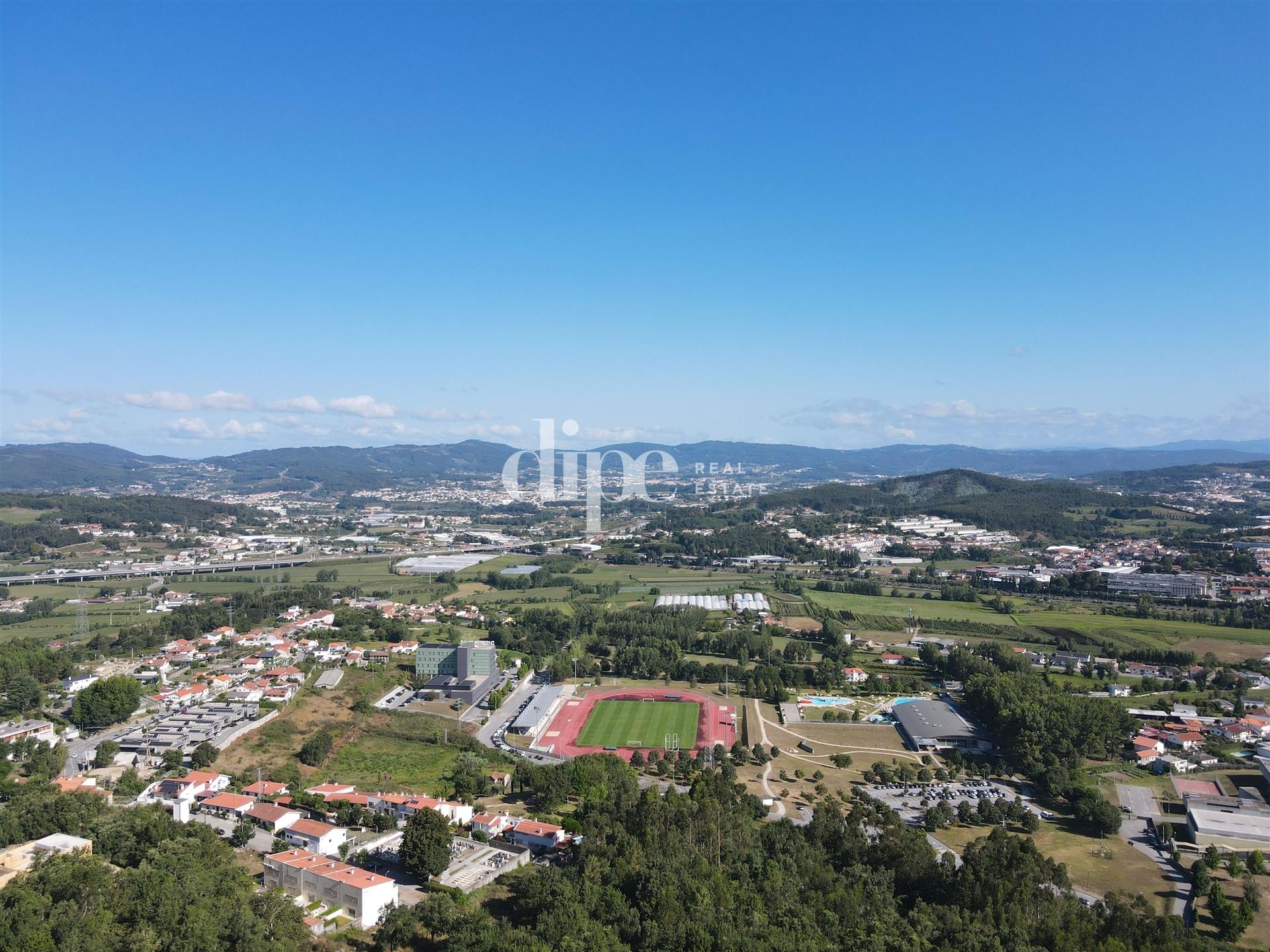 Terreno com 116.700 m2 para construção de moradias