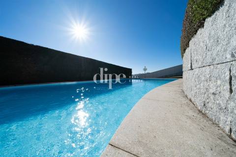 Moradia com piscina e vistas panorâmicas
