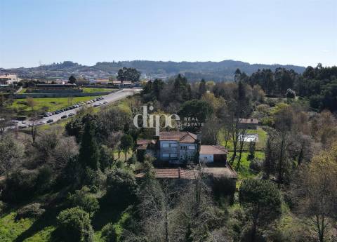 Lote para construção de habitação bifamiliar