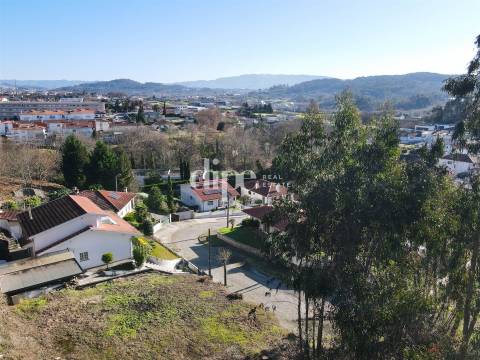 Lote de terreno com 564m2 para construção em Brito