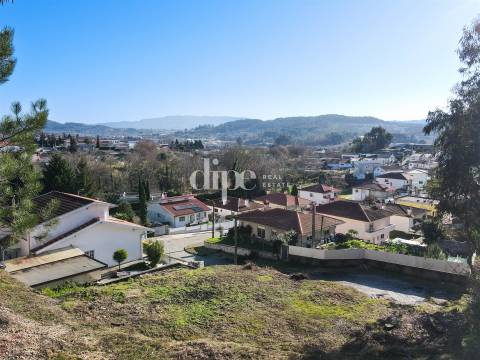 Lote de terreno com 564m2 para construção em Brito
