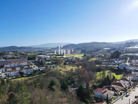 Lote de terreno com 564m2 para construção em Brito