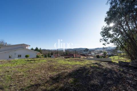 Lote de terreno com 564m2 para construção em Brito