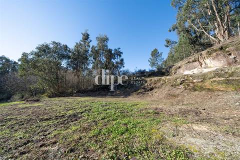Lote de terreno com 564m2 para construção em Brito
