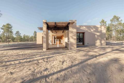 Luxuosa Moradia T4 inserida no empreendimento Melides Villas