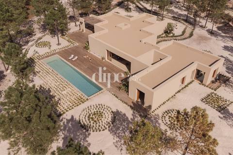 Luxuosa Moradia T4 inserido no empreendimento Melides Villas