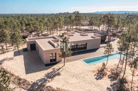 Luxuosa Moradia T4 inserido no empreendimento Melides Villas