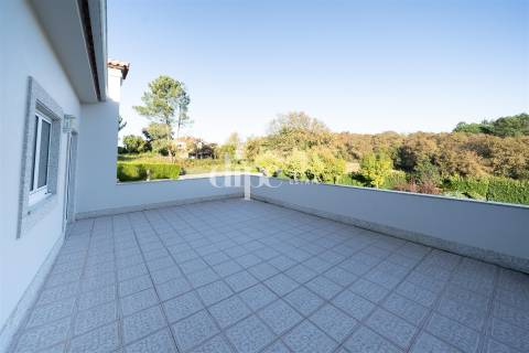 Luxuosa Moradia T3 com piscina e court de ténis