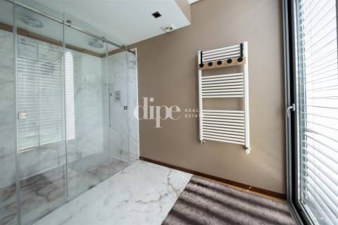 Luxuosa Moradia T3 com piscina, ginásio e jardins