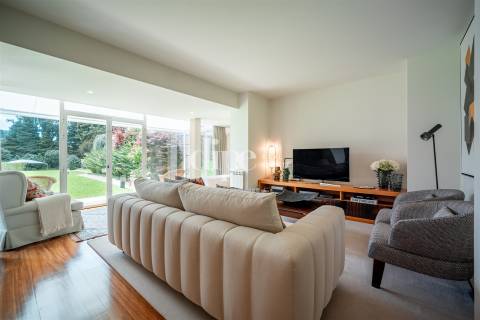 Luxuosa Propriedade T5 com piscina, lago, bosque e jardins