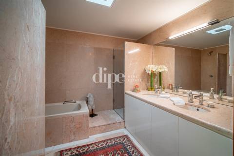 Luxuosa Propriedade T5 com piscina, lago, bosque e jardins
